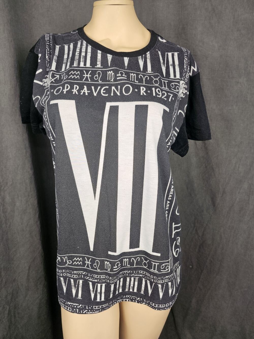 Xzavier Graphic T Shirt L Black White Prague Astronomical Clock Astrology Gothic